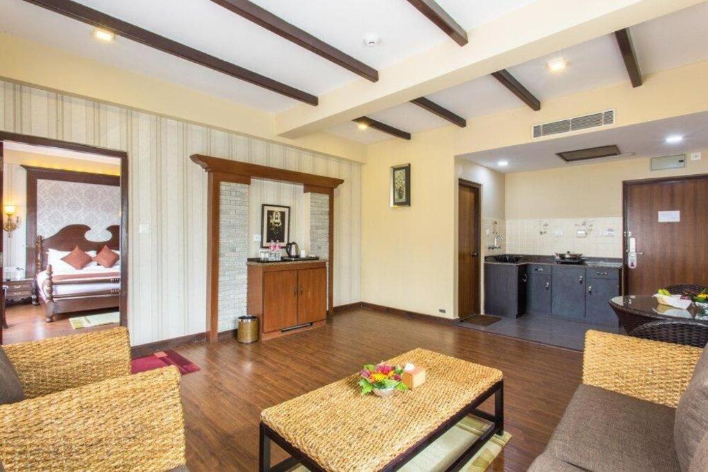 Da Yatra Courtyard Hotel & Resort ポカラ エクステリア 写真