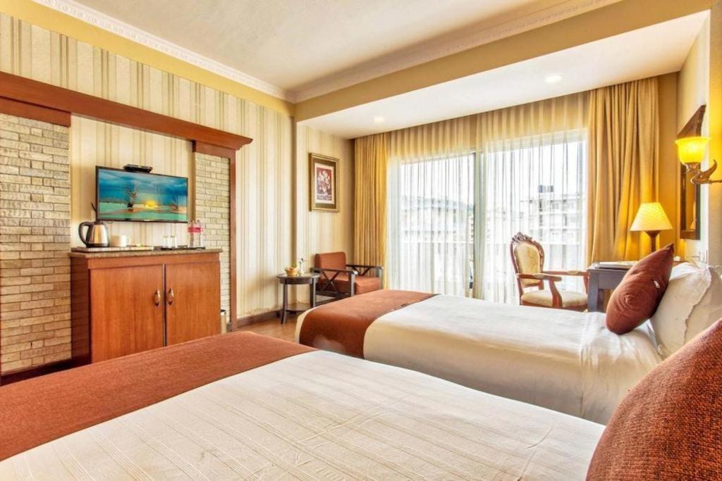 Da Yatra Courtyard Hotel & Resort ポカラ エクステリア 写真