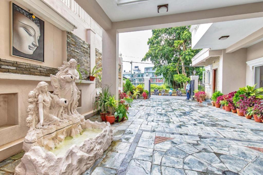 Da Yatra Courtyard Hotel & Resort ポカラ エクステリア 写真