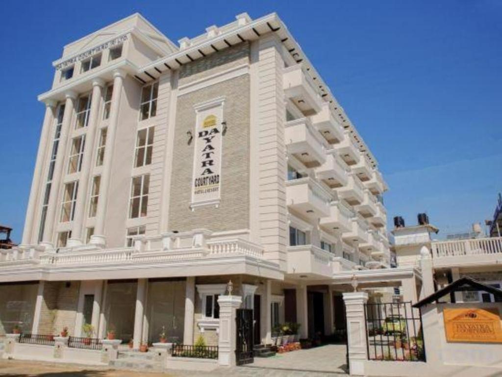 Da Yatra Courtyard Hotel & Resort ポカラ エクステリア 写真