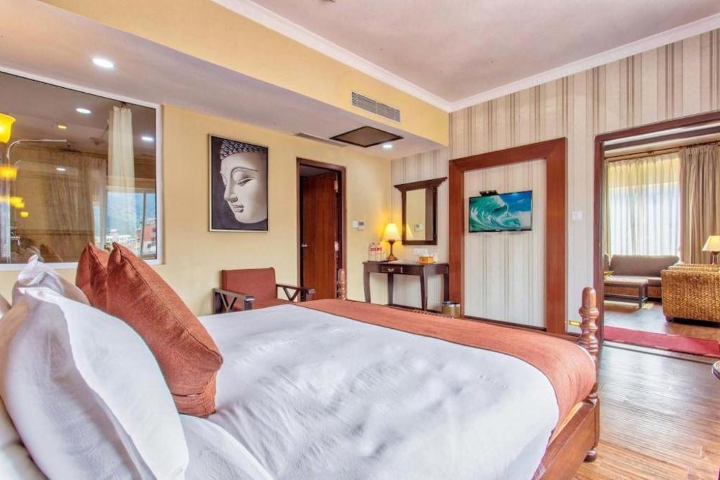 Da Yatra Courtyard Hotel & Resort ポカラ エクステリア 写真