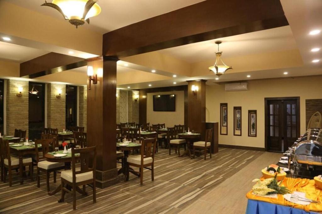 Da Yatra Courtyard Hotel & Resort ポカラ エクステリア 写真