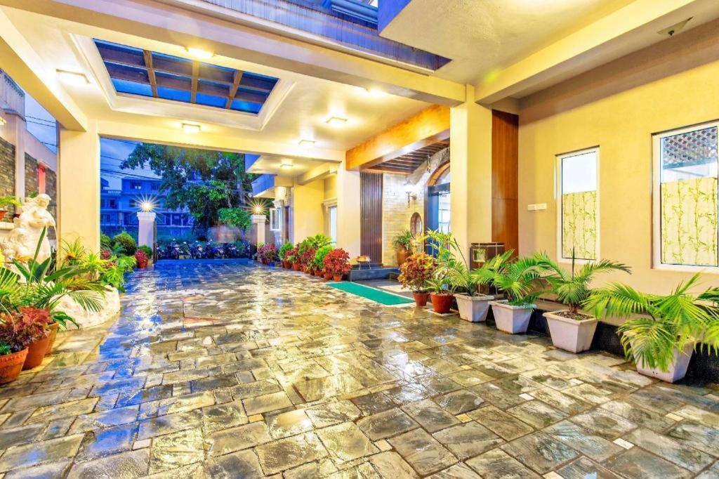 Da Yatra Courtyard Hotel & Resort ポカラ エクステリア 写真